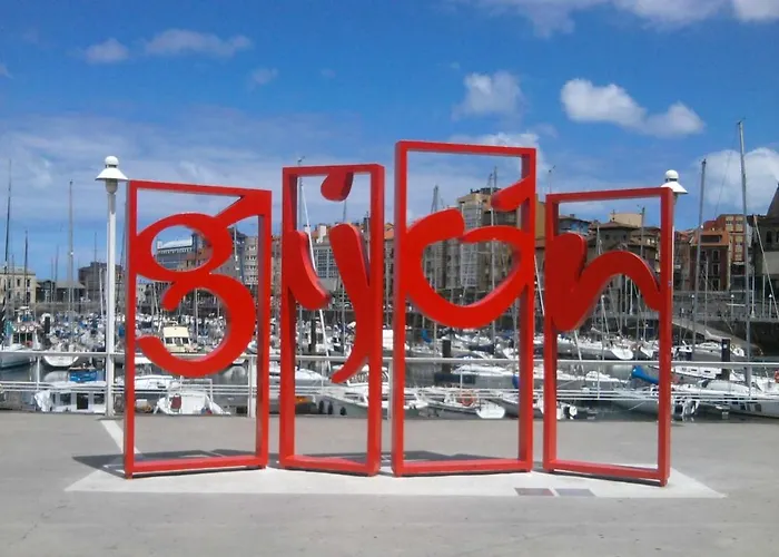 Urquijo Playa by FlowHome